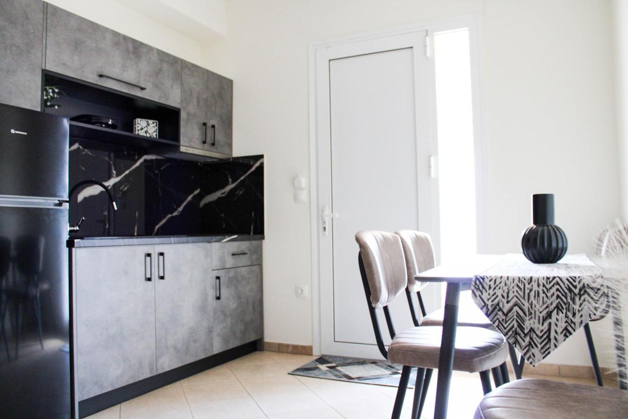 Comfy Apartments Нікіті Екстер'єр фото
